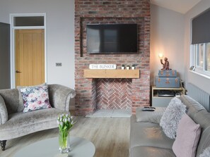 TV, Netflix, streaming services - 3 bedroom accommodation in Otterburn (Otterburn)