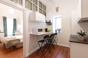 3 bedrooms, iron/ironing board, travel crib, free WiFi