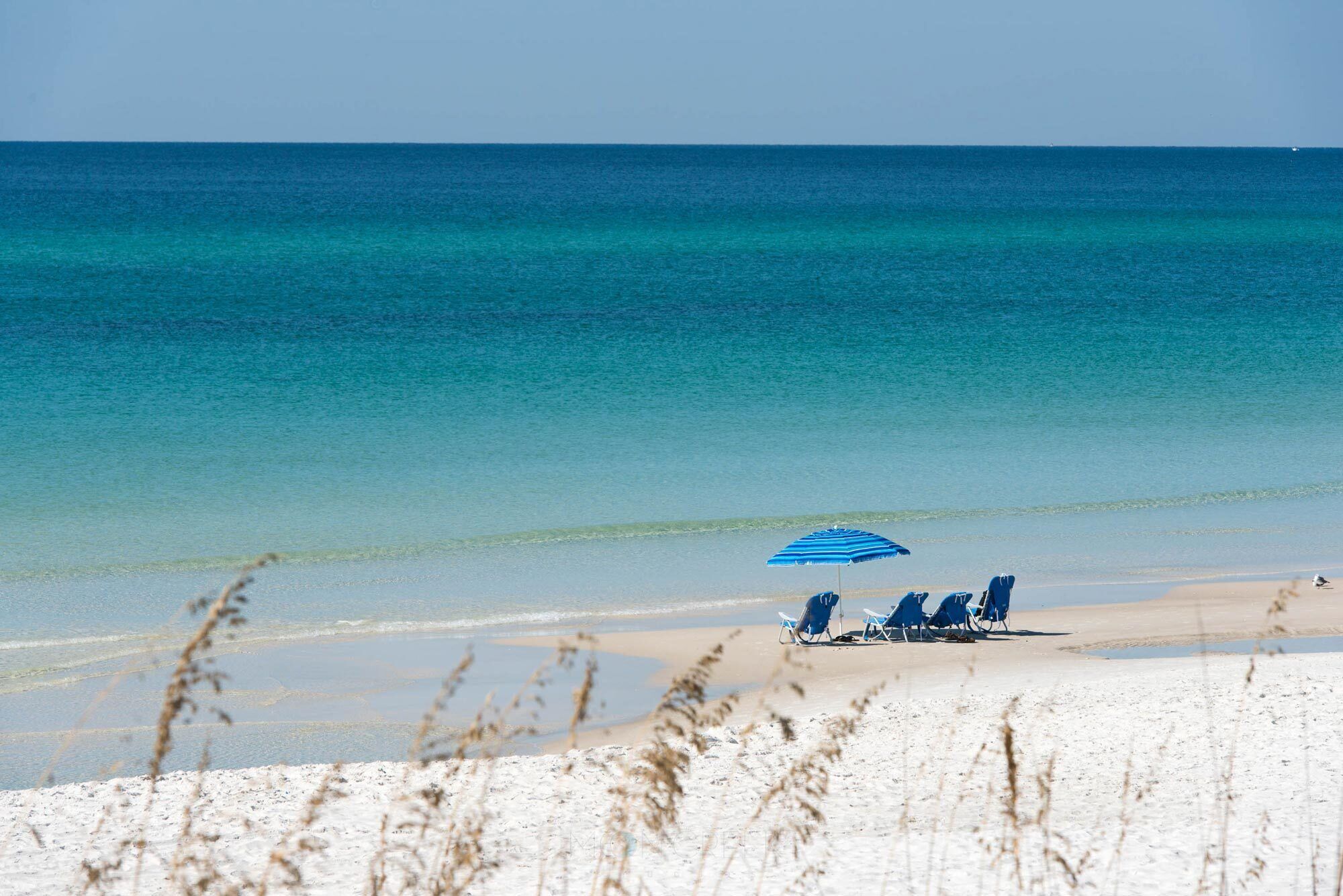 Beach nearby, sun-loungers, beach towels