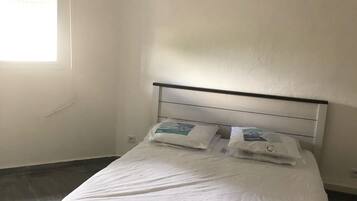 2 bedrooms, iron/ironing board, free WiFi, bed sheets