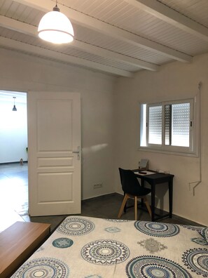 2 chambres, fer et planche  à repasser, Wi-Fi gratuit, draps fournis