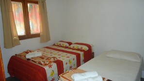 Habitación triple estándar | Wifi gratis y ropa de cama 