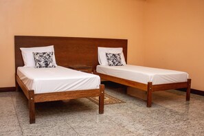 Minibar, skrivbord, arbetsyta för laptop och gratis wi-fi