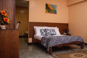 Minibar, desk, laptop workspace, free WiFi - Riviera Palace Hotel (Sete Lagoas)