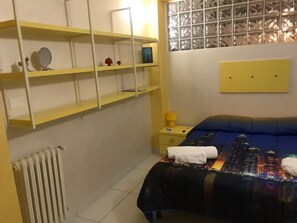 Chambre, 1 chambre, salle de bains commune | Décoration personnalisée, ameublement personnalisé