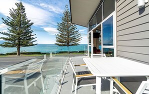 Apartamento luxo, 2 quartos, vista para o oceano | Terraço/pátio