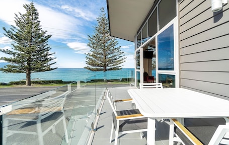 Deluxe Apartment, 2 Bedrooms, Ocean View | Terrace/patio. Kaikoura Waterfront Apartments