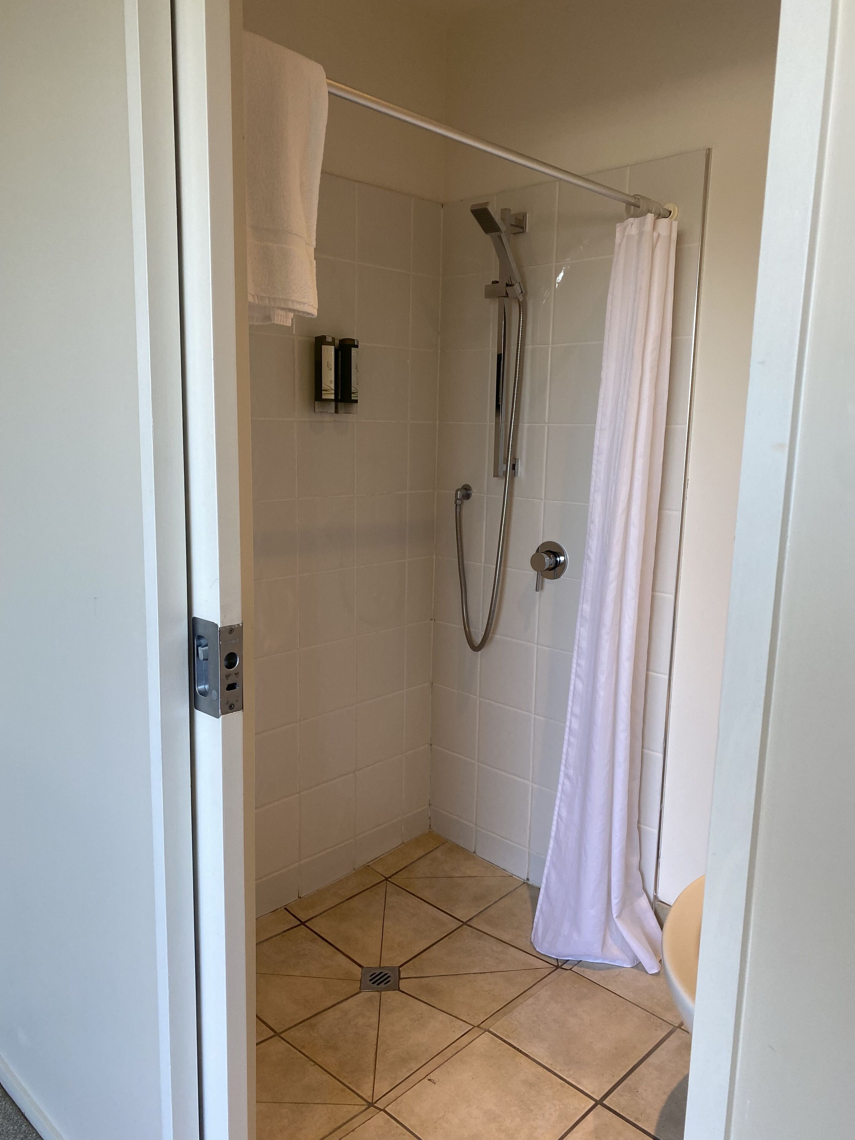 economy room, 1 bedroom | bathroom | shower, free toiletries, hair dryer, towels