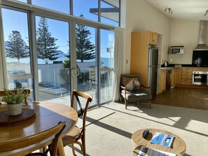 Appartement, uitzicht op zee | Een strijkplank/strijkijzer, babybedden (toeslag), gratis wifi