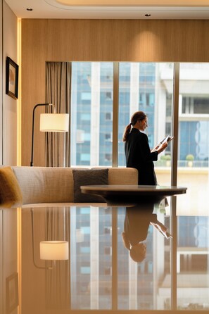 Premium bedding, down duvets, memory-foam beds, minibar - Marriott Executive Apartments Bengaluru UB City (Bengaluru)
