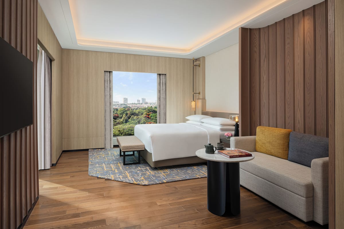 Chambre, 1 très grand lit, non-fumeur | Literie de qualité, minibar, bureau