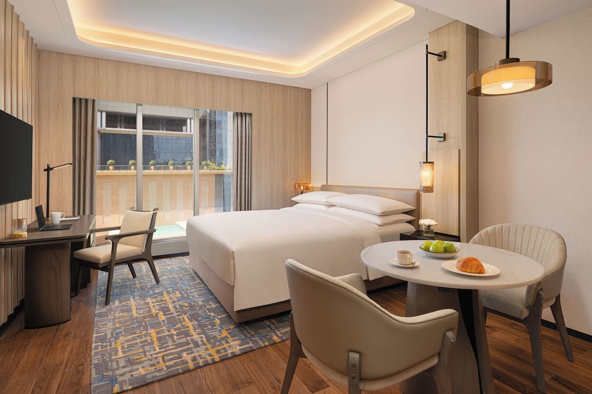 Studio, 1 kingsize bed, niet-roken | Luxe beddengoed, een minibar, een bureau, een laptopwerkplek