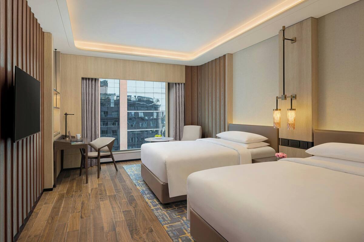 Ropa de cama de alta calidad, minibar y escritorio