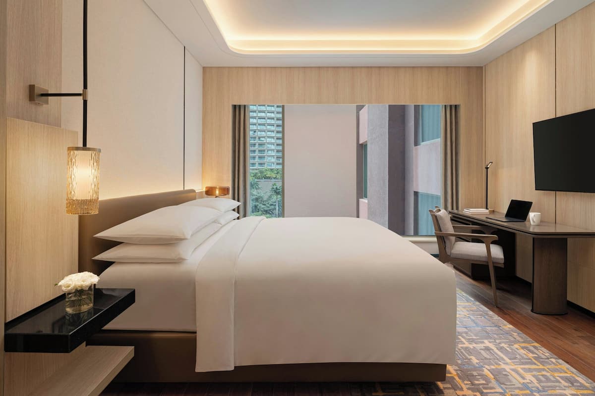 เครื่องนอนระดับพรีเมียม, ผ้านวมขนเป็ด, เตียงเมมโมรีโฟม, มินิบาร์