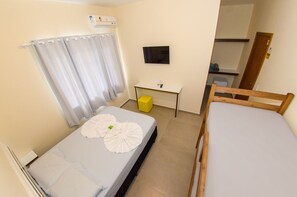 Quadruple Room | Desk, free WiFi, bed sheets - Pousada Morada Dos Anjos (Penha)