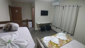 Desk, free WiFi, bed sheets - Pousada Morada Dos Anjos (Penha)