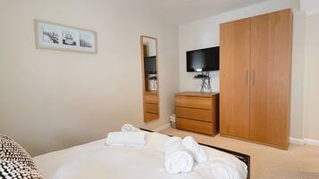 3 makuuhuonetta, silitysrauta/-lauta, Wi-Fi, vuodevaatteet