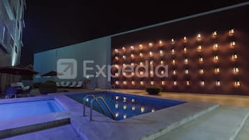 Outdoor pool, open 8:00 AM to 8:00 PM, pool loungers