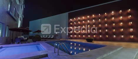 Outdoor pool, open 8:00 AM to 8:00 PM, pool loungers