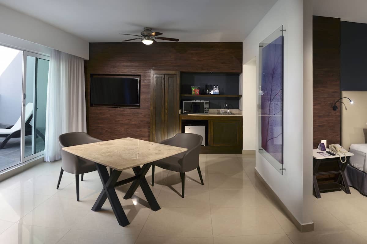 Superior Room | Premium bedding, down comforters, in-room safe, desk