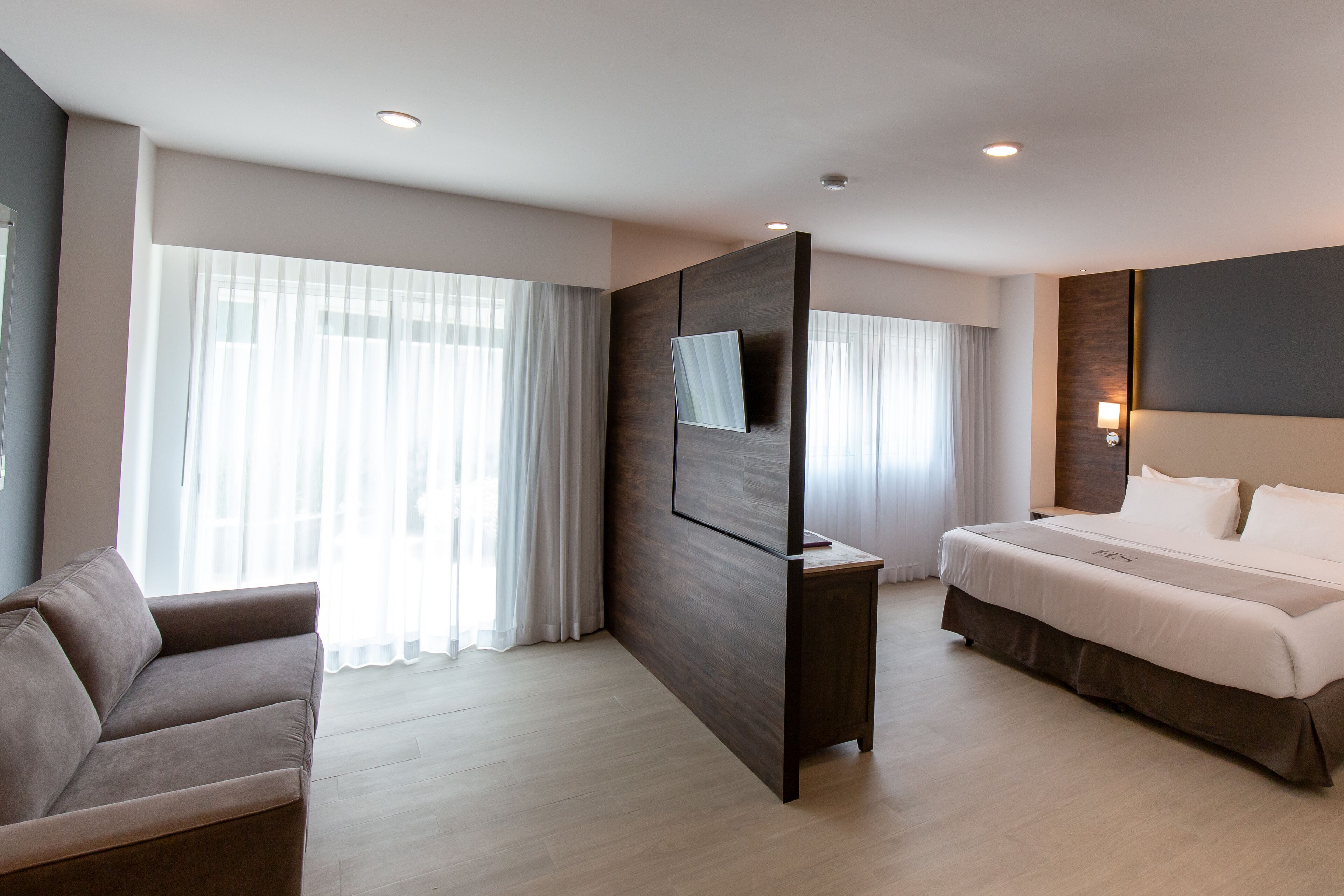 junior room | premium bedding, down duvets, in-room safe, desk