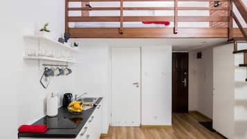 Standard Studio (3a) | Desk, free WiFi, bed sheets