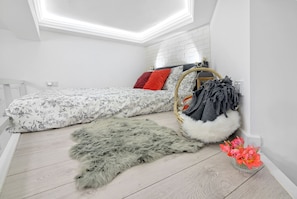 Standard Studio (5c) | Desk, free WiFi, bed sheets