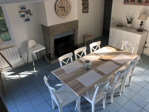 Dining - The house of paradise (Denneville)