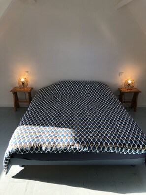 3 chambres, fer et planche à repasser, Wi-Fi, draps fournis