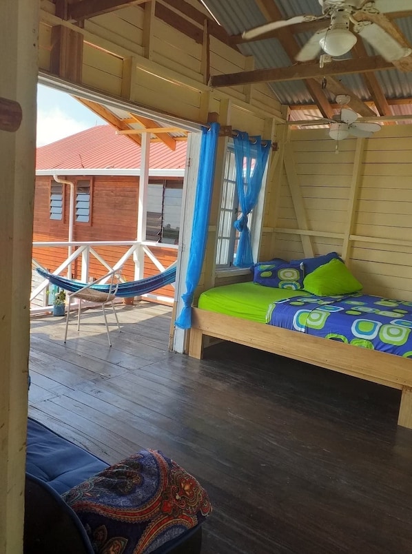 1 habitación, escritorio, tabla de planchar con plancha y wifi gratis 