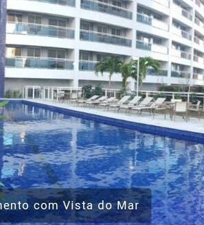 Indoor pool, a heated pool - My Way Abolição - Apartment on the beach - view from Av. sea shore (Meireles)