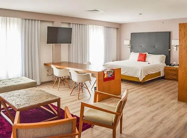 Superior Studio, 1 King Bed