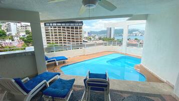 In-room safe, laptop workspace, blackout curtains, free WiFi