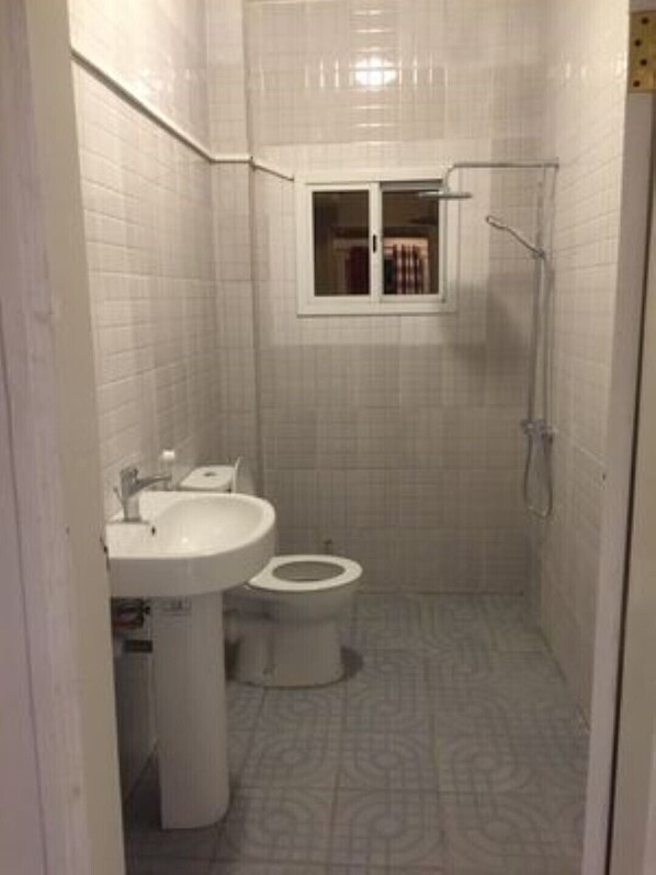 Bathroom - Deluxe Apartment fl.2 aprt.2 (Manjai Kunda)