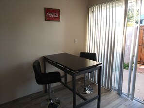 Dining - Tempe Townhouse walking distance to ASU/Mill Ave & 5 min from Sky Harbor Airport (Tempe)