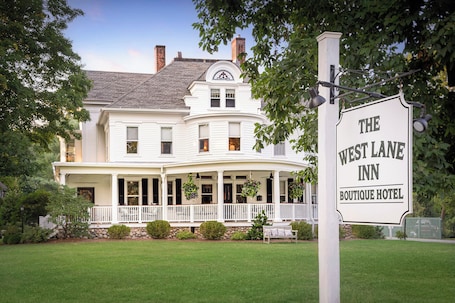 Exterior. The West Lane Inn - Queen Room
