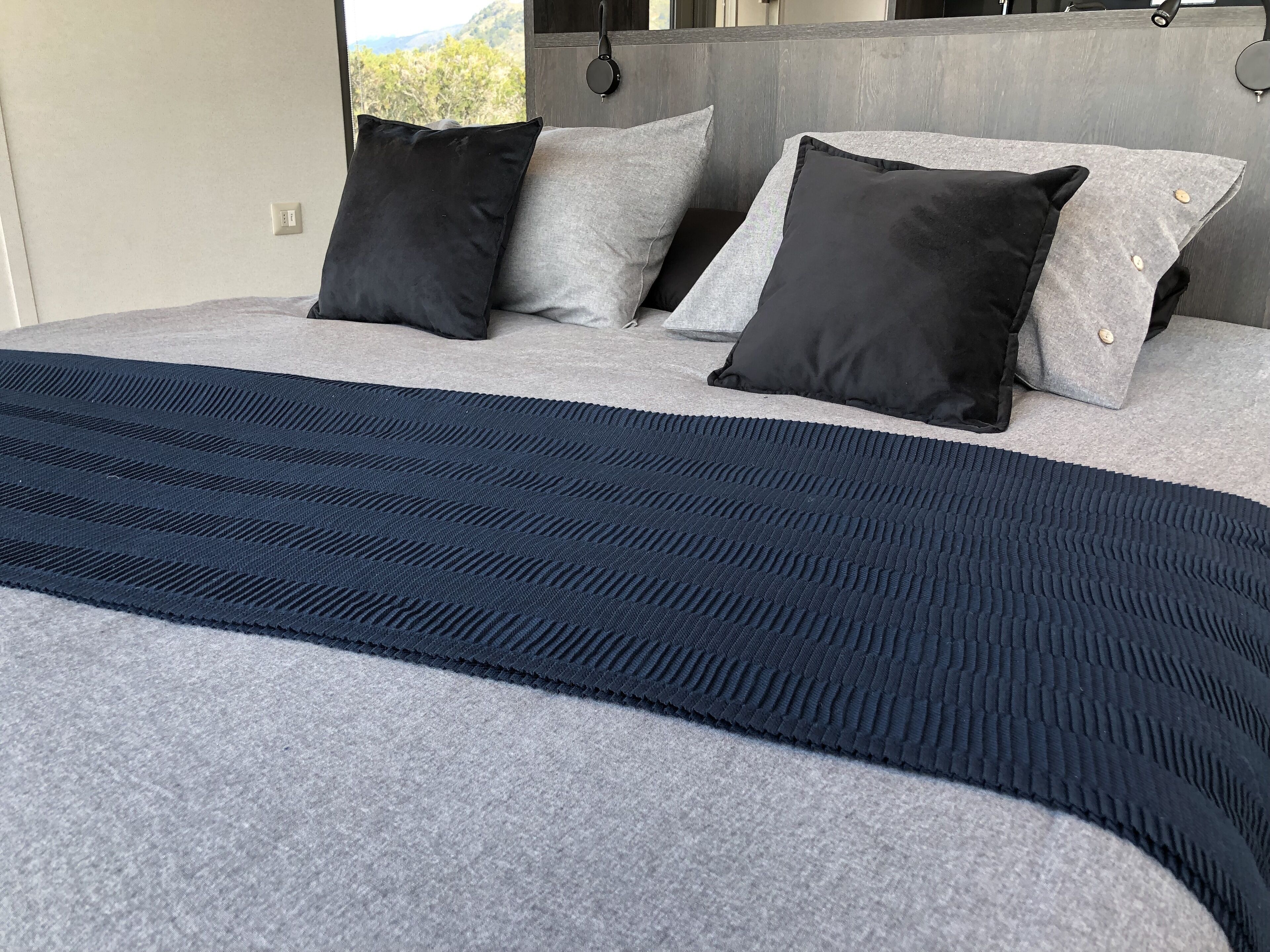 Kabin Keluarga | Meja kerja dan ruang kerja ramah laptop