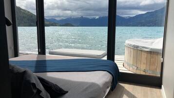 Bureau, espace de travail pour ordinateur portable