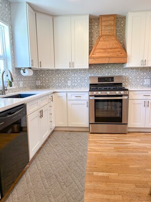 Microwave, dishwasher, coffee/tea maker, toaster