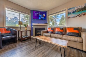 Living room - Banff Boundary Lodge-Mountain View Condo (Harvie Heights)