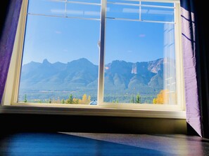 Family Studio Suite, Non Smoking, Mountain View | Living room | 50-inch flat-screen TV with cable channels, Smart TV, DVD player - Banff Boundary Lodge-Mountain View Condo (Harvie Heights)