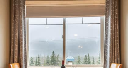 Banff Boundary Lodge-Mountain View Condo