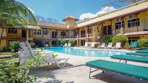 Outdoor pool - Hotel Isolina Beach (Tempate)