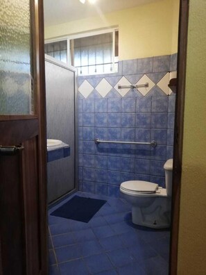 Doppia Comfort | Bagno | Doccia, bidet, asciugamani, shampoo