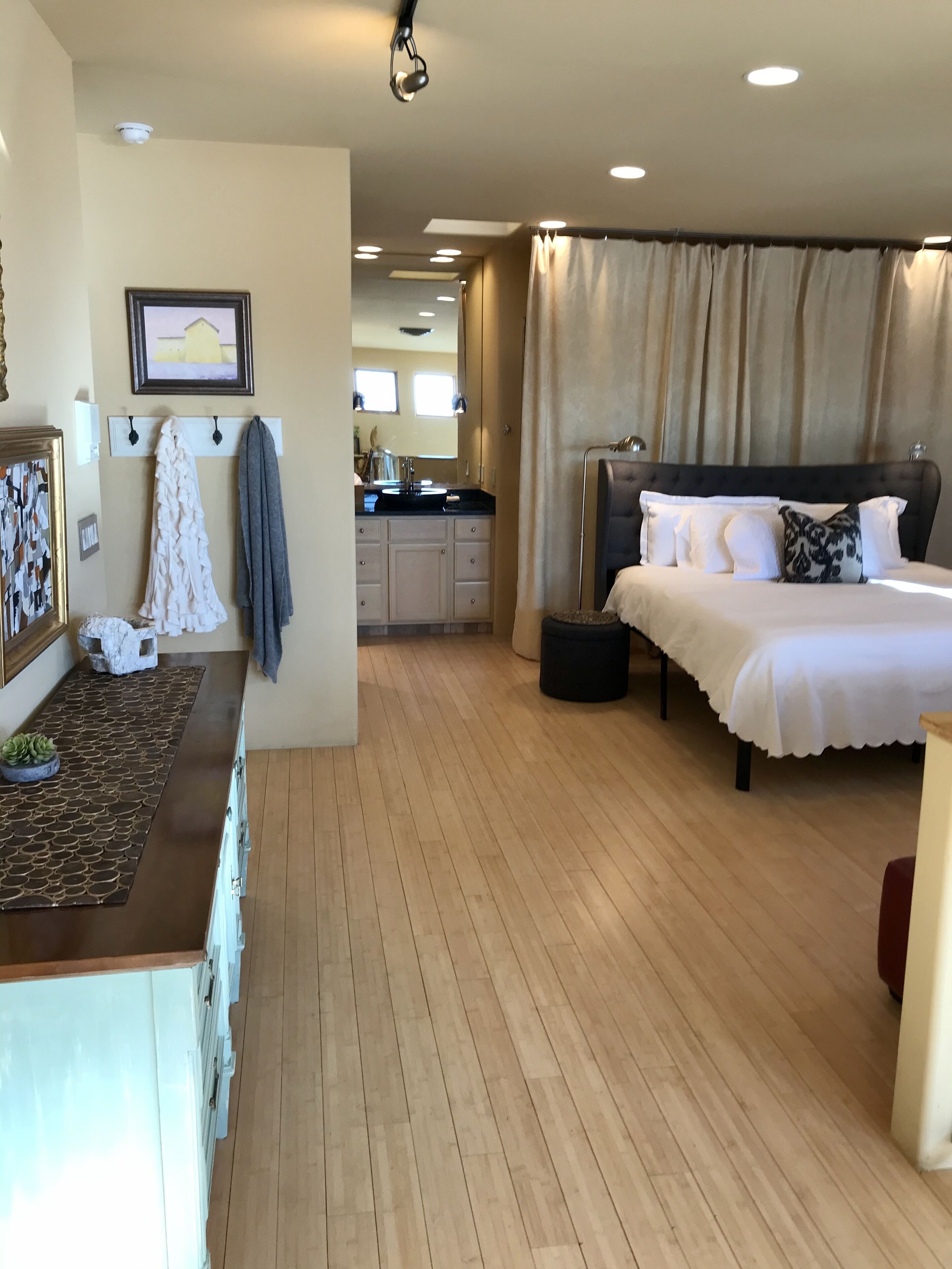 1 多间卧室、熨斗/熨衣板、免费 WiFi、床单