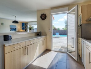 Microwave, oven, dishwasher, freezer - Stunning private villa for 8 people with private pool, WIFI, TV, terrace and pets allowed (Montalivet-les-bains)