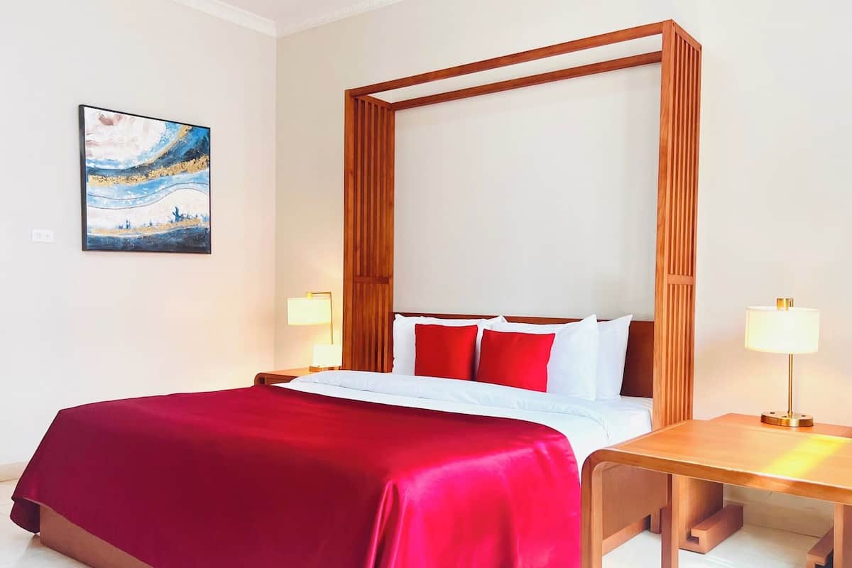 1 bedroom, premium bedding, minibar, in-room safe
