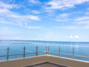Luxury Suite, Multiple Beds, Ocean View (Jacuzzi) | Premium bedding, in-room safe, laptop workspace, iron/ironing board