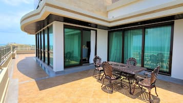 Luxury Suite, Multiple Beds, Ocean View (Jacuzzi) | Terrace/patio