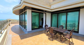 Luxury Suite, Multiple Beds, Ocean View (Jacuzzi) | Terrace/patio